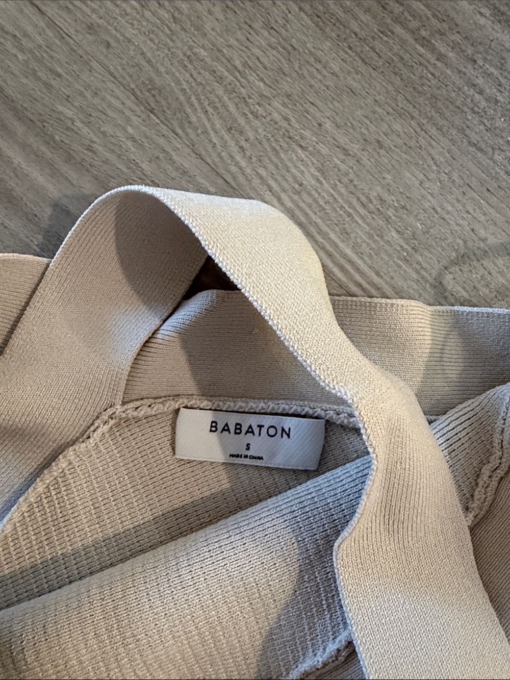 Babaton Cream Ribbed Cross-Back Crop Top - Picture 2 of 2